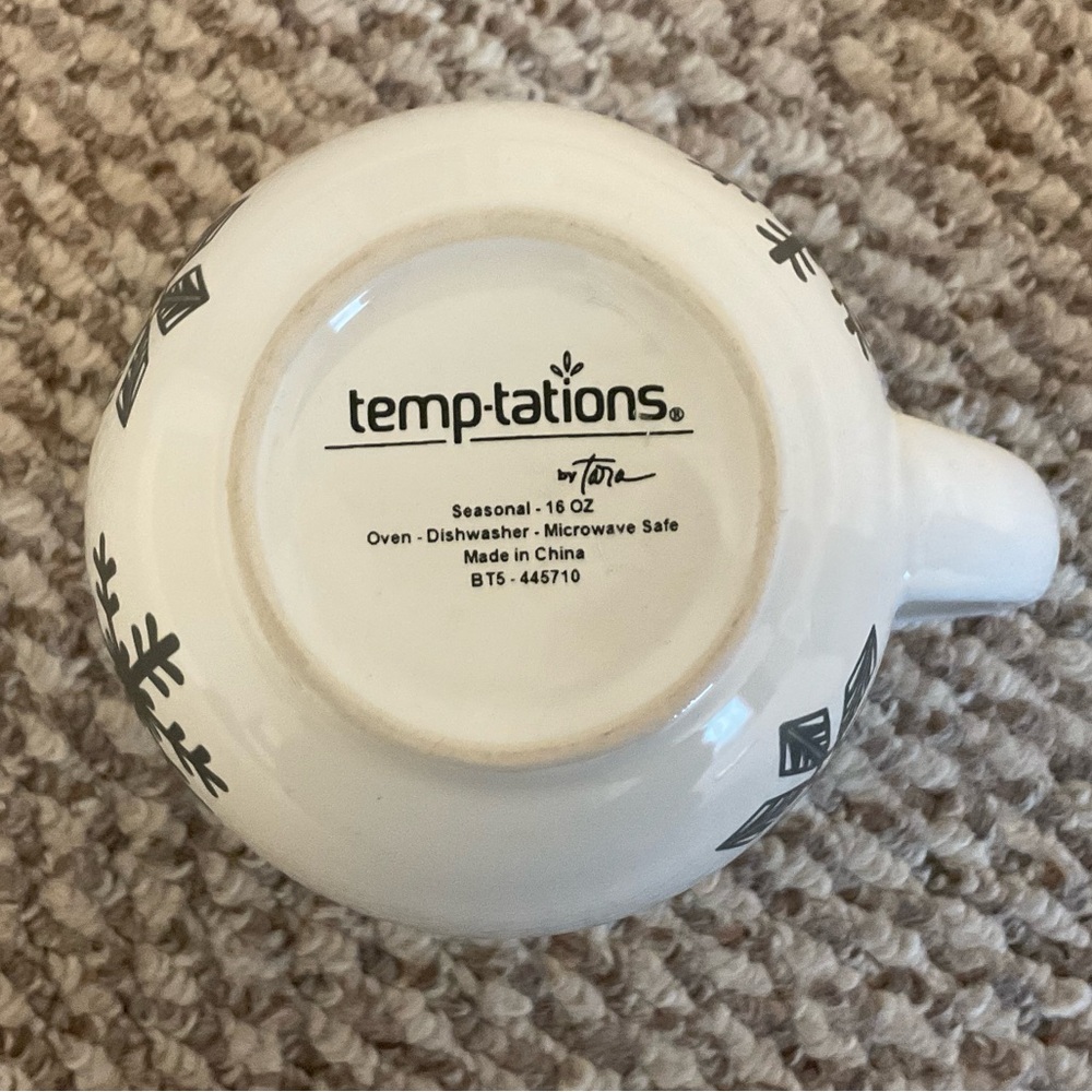 NWOT - Temptations by Tara Snowflake Mug Set - Picture 9 of 15